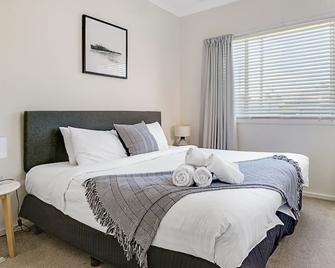 Lake Front Home Relax Unwind - Budgewoi - Habitación