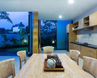 The Dewi Canggu Villa - North Kuta - Sală de mese