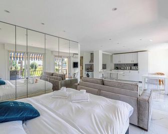 Modern and Cosy Studio- AC- 4P- Cannes - קאן - חדר שינה