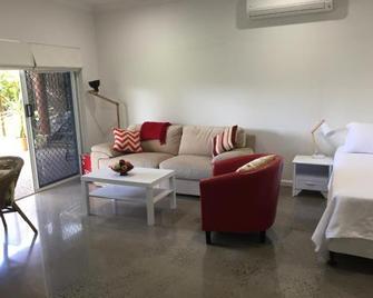 The Cyclone Shelter - Cairns - Wohnzimmer