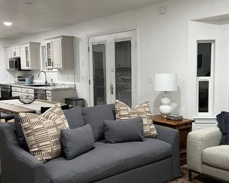 Mountainside @ Lava Hot Springs w/ Tesla Charger 220V - Lava Hot Springs - Living room