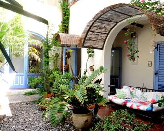 Albergo Boutique Casajanca - ליפארי - פטיו