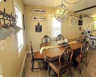 The Hideaway - North Canton - Dining room