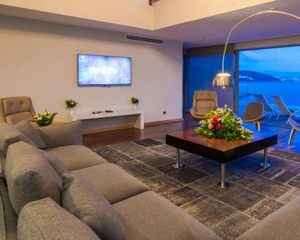 Pine Bay Holiday Resort - Kusadasi - Living room