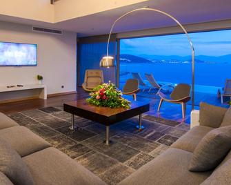 Pine Bay Holiday Resort - קושאדסי - סלון