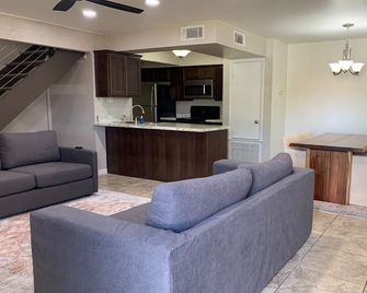Comfortable Condo near YRMC w/ parking - Yuma