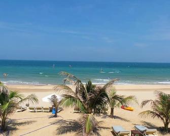 فل موون فيلدج - Mũi Né - شاطئ