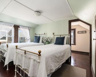 Charming 3 bdrm Apartment in Heart of Rockport-Bearskin Neck-Walk to Beach -WiFi - Rockport - Bedroom