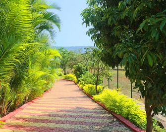 Newly Renovated-Farm Villa -6bhk With Pool & Turf - Vadgaon - Outdoor view