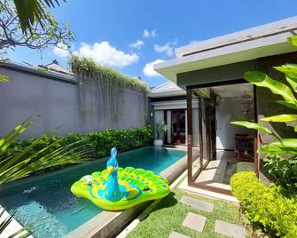 Seminyak Icon - By Karaniya Experience - Chse Certified - Denpasar - Piscina