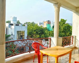 Anukampa Paying Guest House - Agra - Balkon