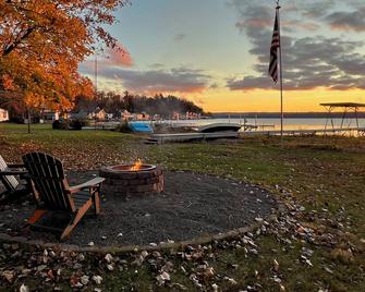 Cayuga Lake Living With Sunsets In Village Of Aurora - Aurora - Patio