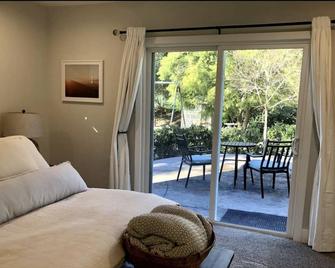 Country cottage just outside Ojai and close to nearby hiking trails - Ojai - Bedroom