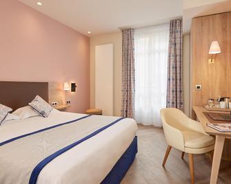 Hotel de Sevigne - Paris - Bedroom