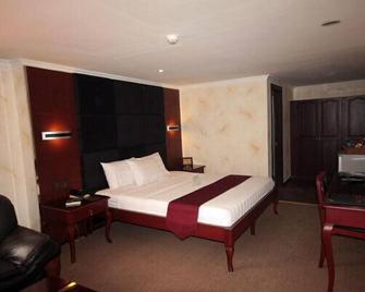 Hotel Royal Amsterdam - Angeles City - Bedroom