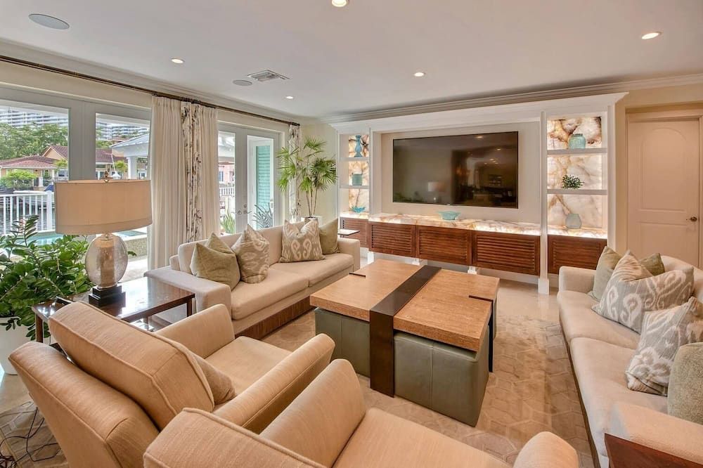 Tropical Waterfront Mansion Step To The Beach - فورت لاودردال - غرفة معيشة