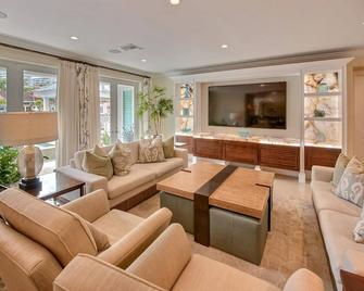 Tropical Waterfront Mansion Step To The Beach - 勞德代爾堡 - 客廳