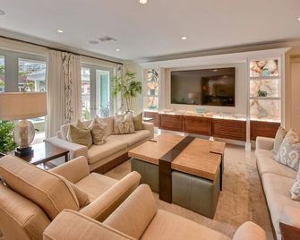 Tropical Waterfront Mansion Step To The Beach - فورت لاودردال - غرفة معيشة