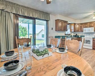Charming Lewisburg Home with Hot Tub and Games! - Lewisburg - Keuken