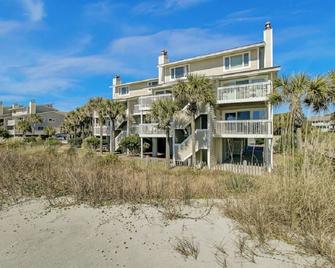Seagrove 1A by Wild Dunes, Oceanfront Condo - Isle of Palms - Building