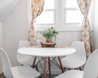 Affordable, Peaceful, Private @ Ruoff/Grand Park - Noblesville - Eetruimte