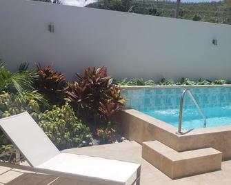 Hotel El Eden - Juana Díaz - Piscine