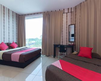 OYO 439 Night Queen Hotel - Sepang - Habitación