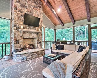 Hootenanny at Horton Creek Creekside Escape! - Helen