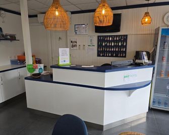 Brit Hotel Essentiel Poitiers Gare du Futuroscope - Poitiers - Lobby