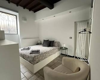 Loft Matteotti - Studio in centro - Busto Arsizio - Camera da letto