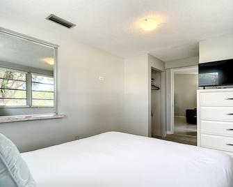 Modern 3BR Home: Day Trip to Disney & Universal - Deltona - Bedroom