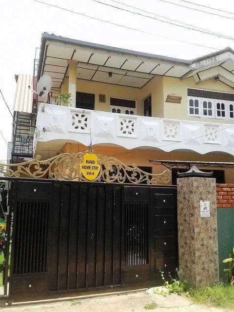 Randi Homestay - נגומבו - בניין