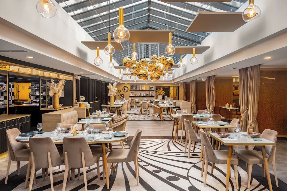Niepce Paris Hotel, Curio Collection by Hilton thumbnail 3