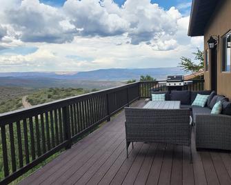 Your Ultimate Historic Mountainside Retreat in Jerome! - Jerome - Balcony