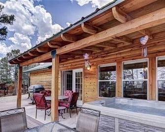 Deer Meadows: 'Deer visit each Day' With hot tub. - Alto - Patio