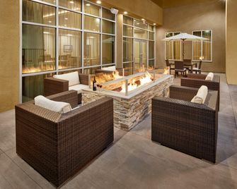 Staybridge Suites Anaheim At The Park By IHG - Anaheim - Pátio
