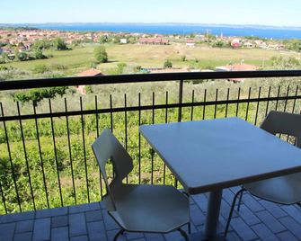 Hotel Castello S. Antonio - לאציזה - מרפסת