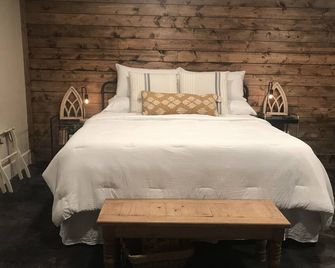 Private King Suite-Pool House,hot Tub, Spa, Bfast! - Canton - Bedroom
