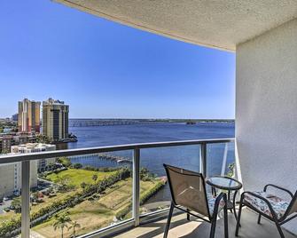 Hi-Rise Fort Myers Condo with Heated Pool, Spa! - Fort Myers - Balkon