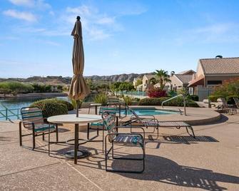 The Agave Cowboy with Community Pool overlooking Looking Ocotillo Lake - 피닉스 - 수영장