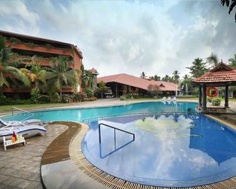 Uday Samudra Leisure Beach Hotel - Kovalam - Uima-allas