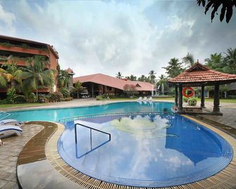 Uday Samudra Leisure Beach Hotel & Spa - Kovalam - Pool