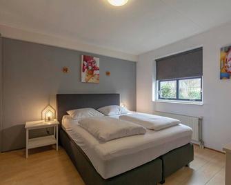 Holiday Home by Beach in Ooghduyne - Julianadorp - Habitación