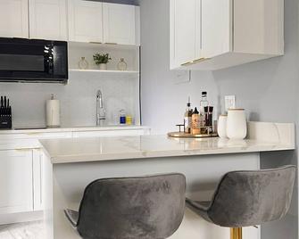 Charming 2-bedroom house with Wi-Fi, AC in fabulous Fort Lauderdale - Fort Lauderdale - Cocina