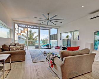 Luxury Ocean View Beach Villa with Private Pool Garden Courtyard in Great Exuma - Moss Town - Sala de estar