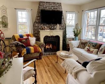 Lavender Hill Cottage - Salt Lake City - Living room