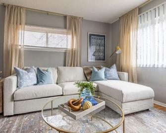 Westlake Escape - Westlake - Living room