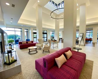 Hilton Garden Inn Oconomowoc - Oconomowoc - Lobby