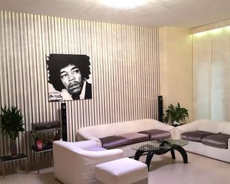 Modern & Family Friendly Apartment - Manama - Lounge