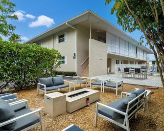 Coastal Paradise - Naples - Patio